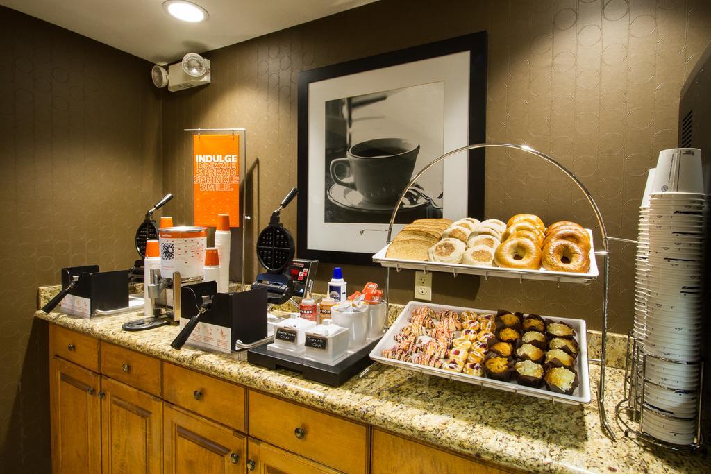 Hampton Inn & Suites Paso Robles Restaurant photo